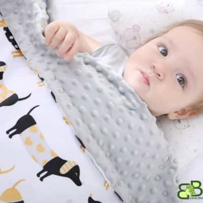 Couverture bebe garçon regarde