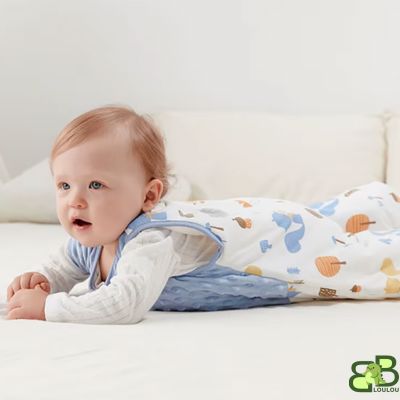 Gigoteuse bebe allonge sur lit