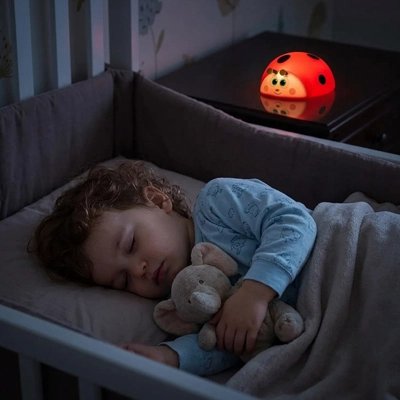 Veilleuse bébé Coccinelle fille dort