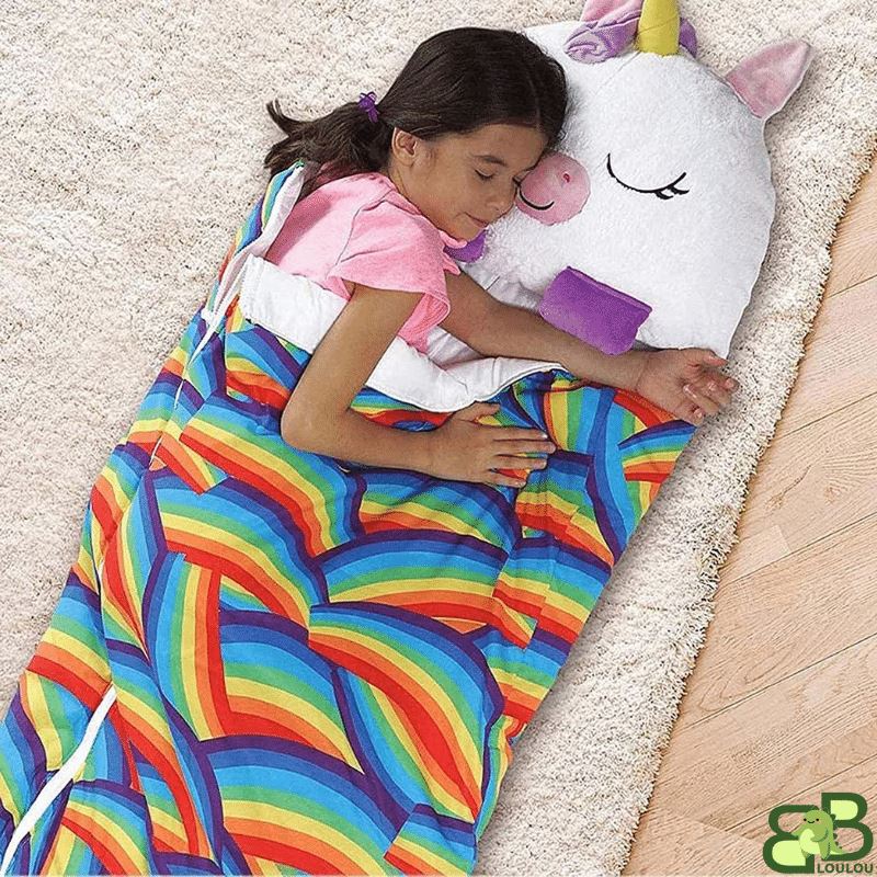 sac de couchage fille dort
