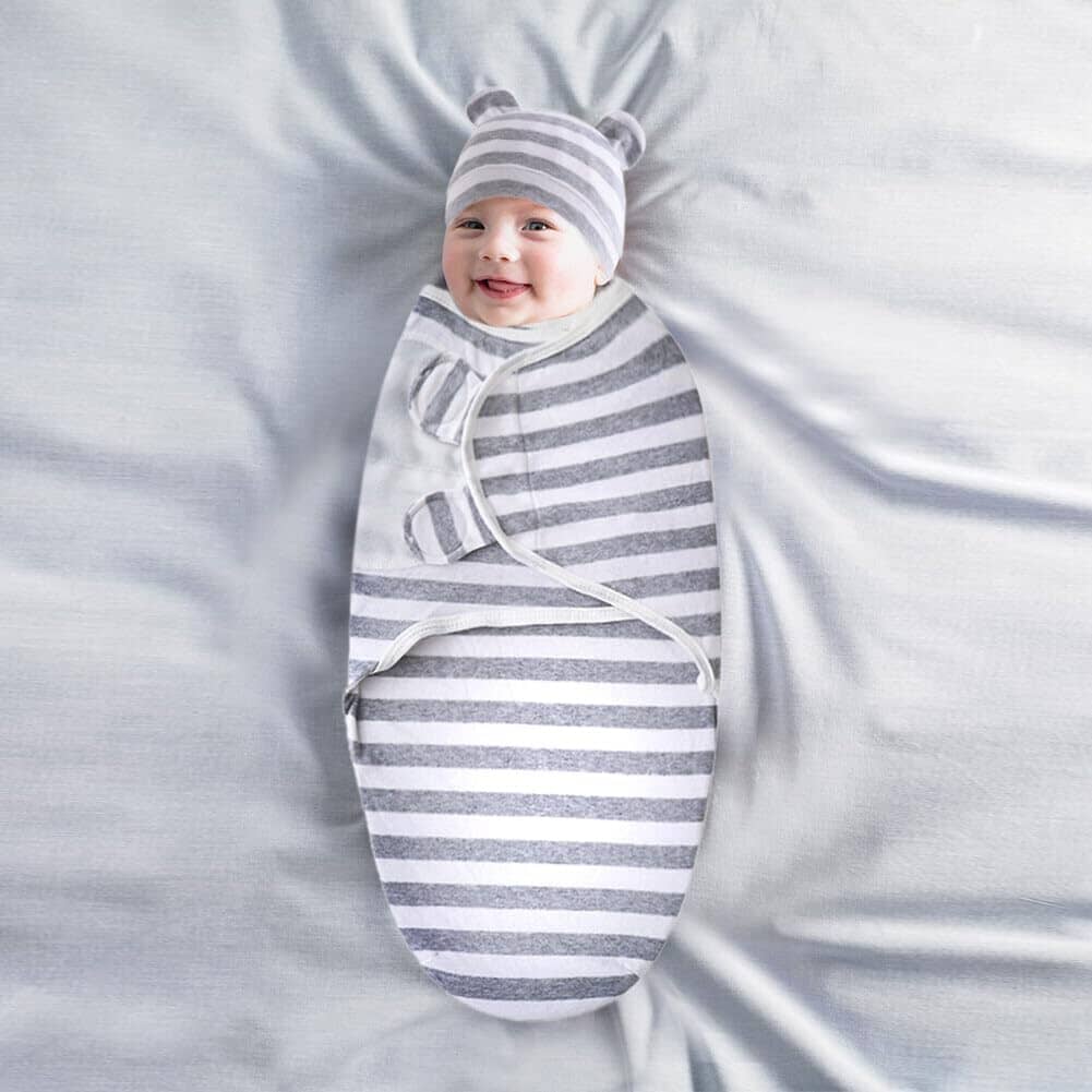 Couverture Emmaillotage bebe sur lit