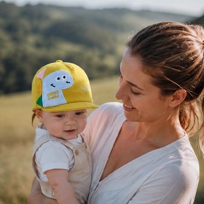 Casquette bebe  jaune dino