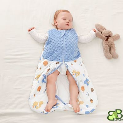 Gigoteuse bebe dort allonge sur lit