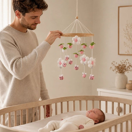Mobile bébé abeille rose