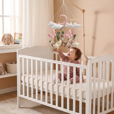 Mobile bébé dans lit