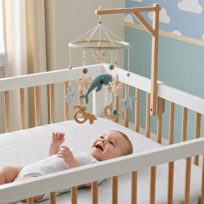 Mobile bébé enfant au lit
