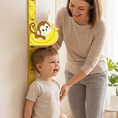 Toise enfant garçon maman