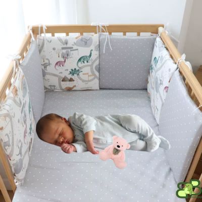 tour de lit bebe enfant dort avec doudou