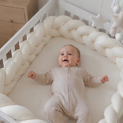 Tour de lit tresse bébé dans lit